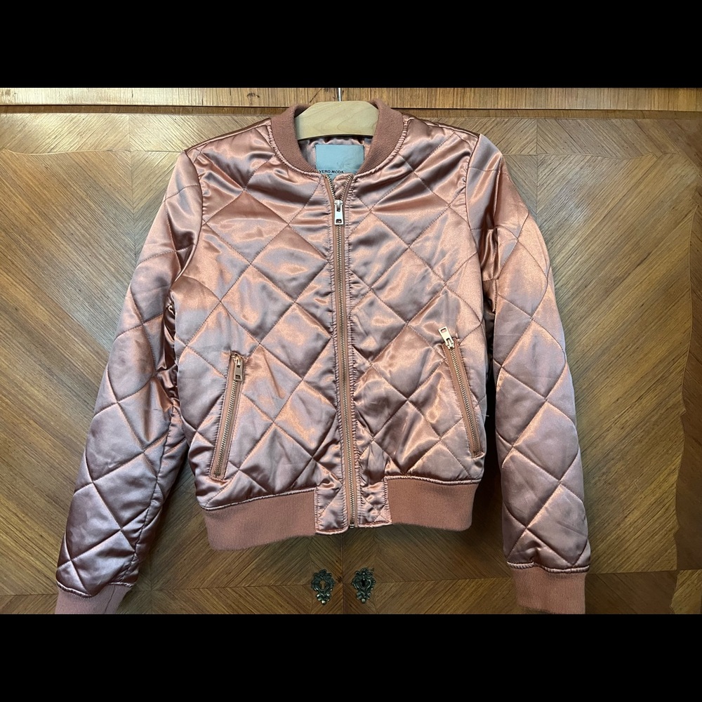 /Vero Moda/ Retro Puffer Bomber Jacket (Small)